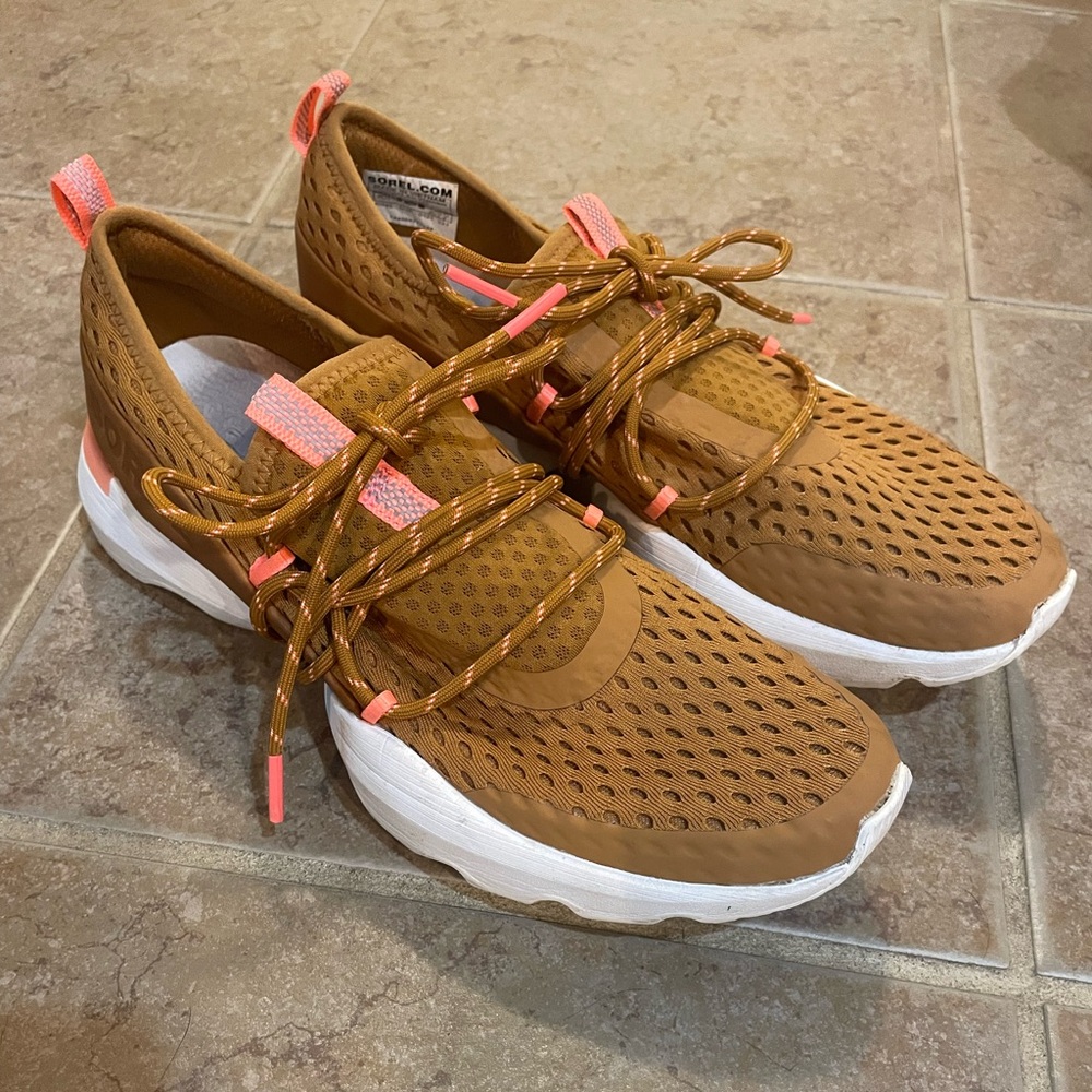 Sorel Women’s Kinetic Impact Lace Sneaker. Size 9. Color Orange/Rust